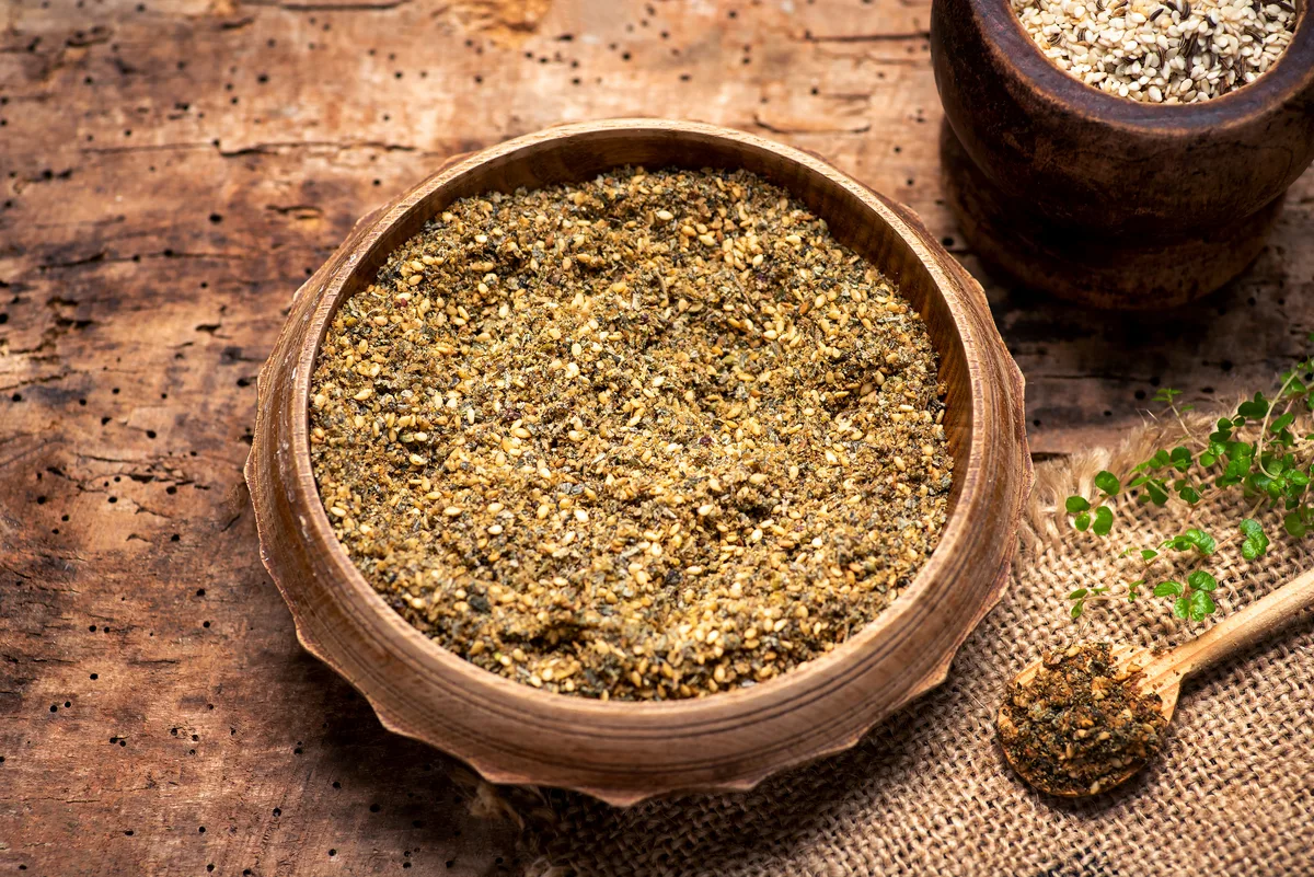 Side-by-side bowls of green and red za'atar blends